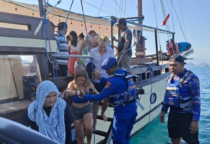kapal wisata