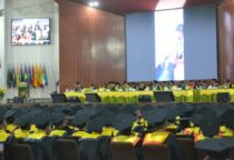 Wisuda undana