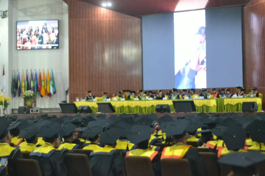 Wisuda undana