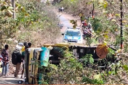 truk terguling