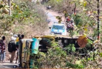 truk terguling